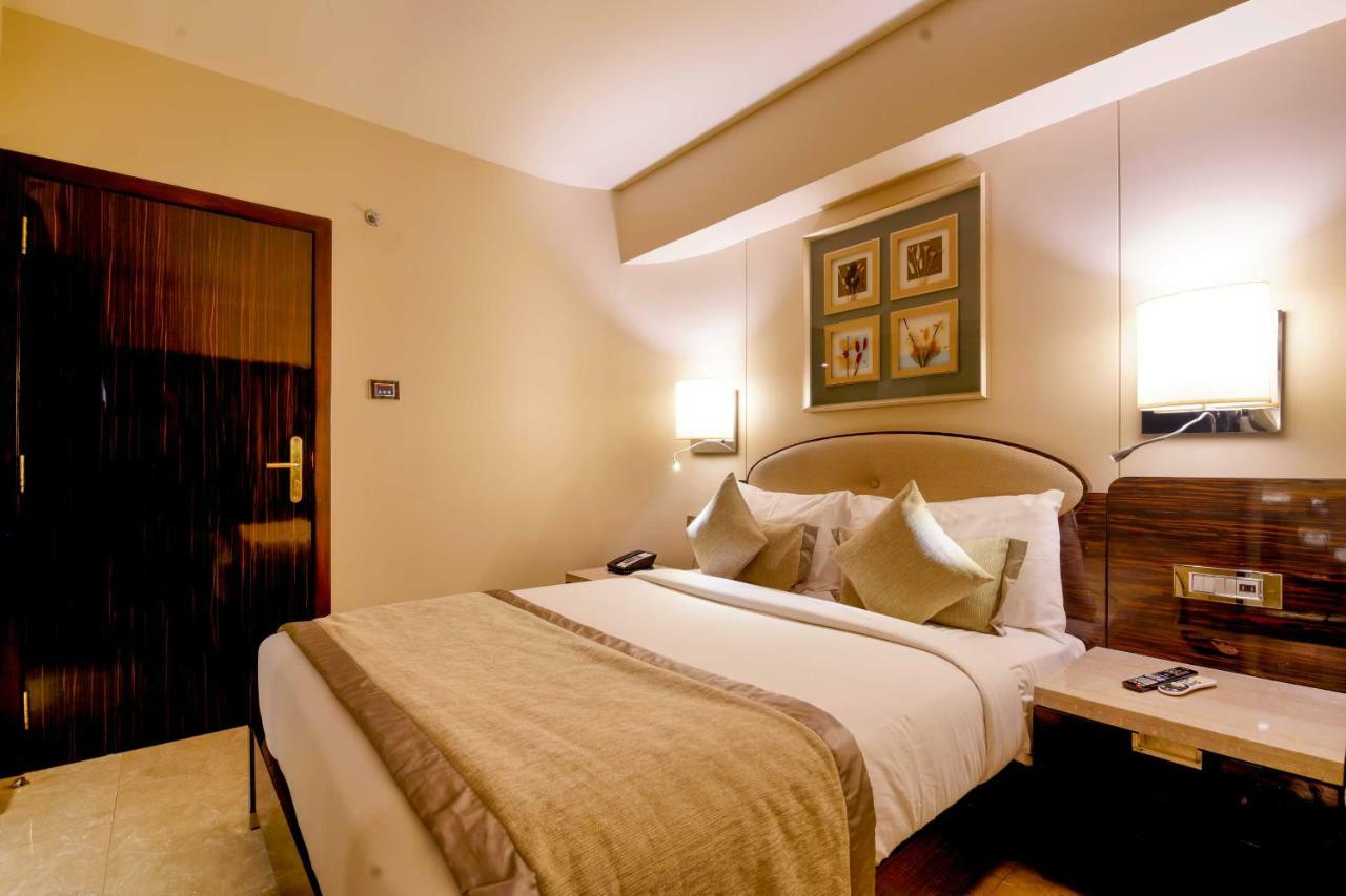 Sai Palace Grand, Malad Mumbai Ngoại thất bức ảnh